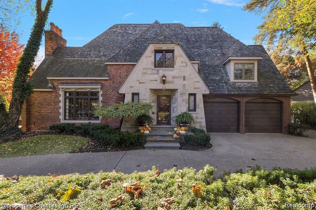 633 Hawthorne Street, Birmingham, MI 48009