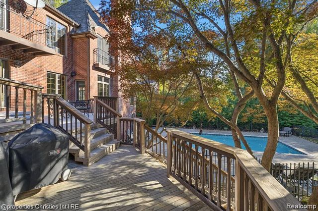 633 Hawthorne Street, Birmingham, MI 48009