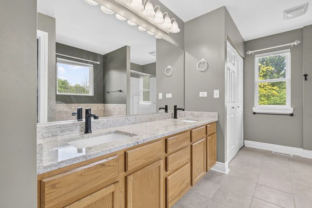 996 Timber Lake Drive, Antioch, IL 60002