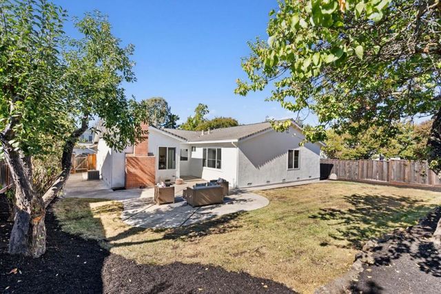 7814 Knollbrook Drive, Pleasanton, CA 94588