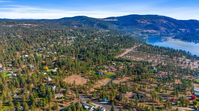 12321 Quail Run Way, Nine Mile Falls, WA 99026