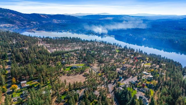 12321 Quail Run Way, Nine Mile Falls, WA 99026