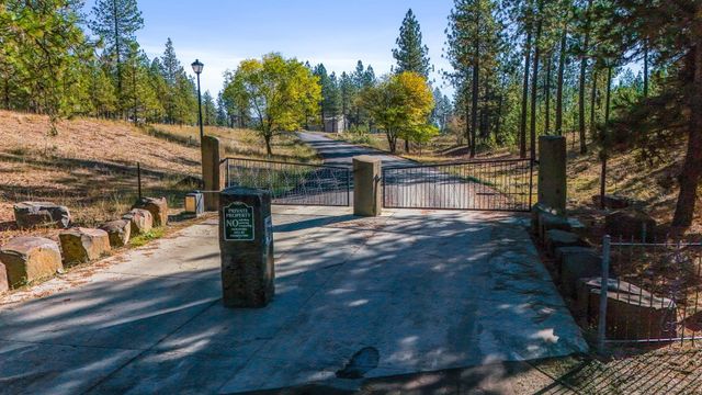 12321 Quail Run Way, Nine Mile Falls, WA 99026