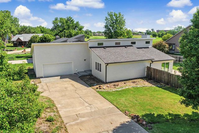 837 Golfview Ct., Salina, KS 67401