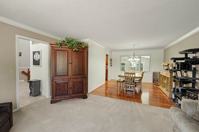 837 Golfview Ct., Salina, KS 67401