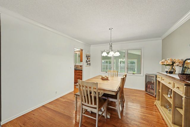 837 Golfview Ct., Salina, KS 67401