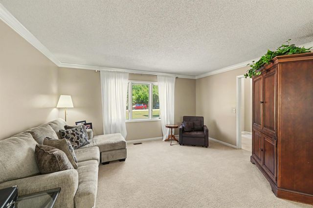 837 Golfview Ct., Salina, KS 67401