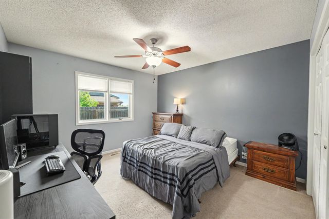 837 Golfview Ct., Salina, KS 67401