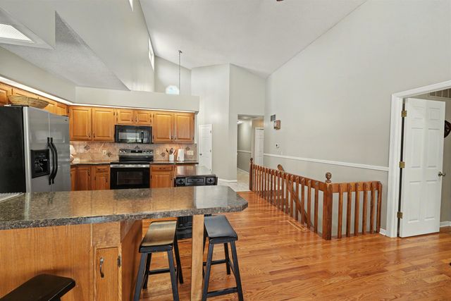 837 Golfview Ct., Salina, KS 67401