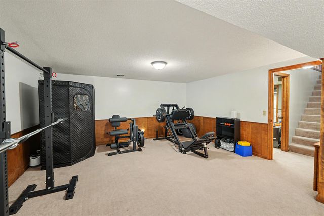 837 Golfview Ct., Salina, KS 67401
