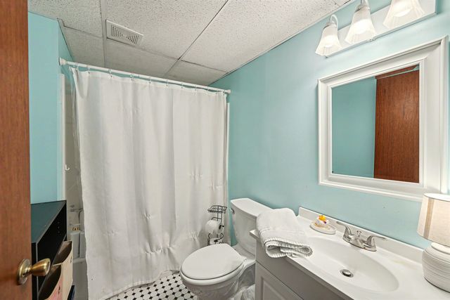 837 Golfview Ct., Salina, KS 67401