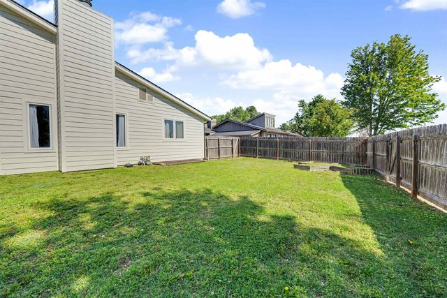 837 Golfview Ct., Salina, KS 67401