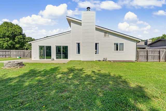 837 Golfview Ct., Salina, KS 67401