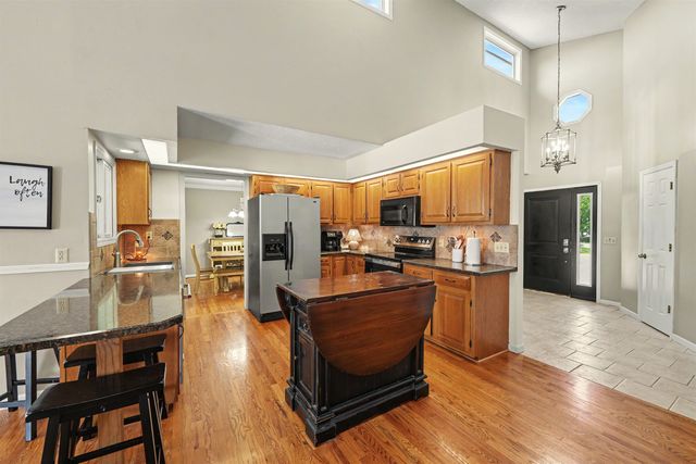 837 Golfview Ct., Salina, KS 67401