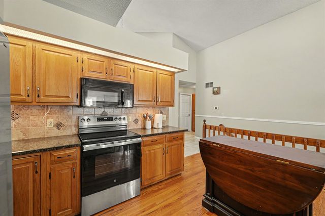837 Golfview Ct., Salina, KS 67401
