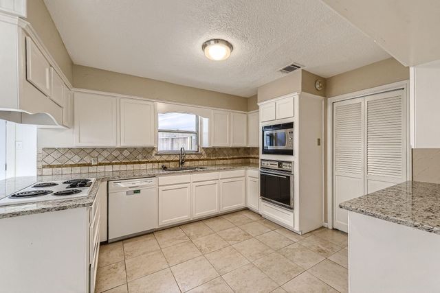 19527 Enchanted Oaks Drive, Spring, TX 77388