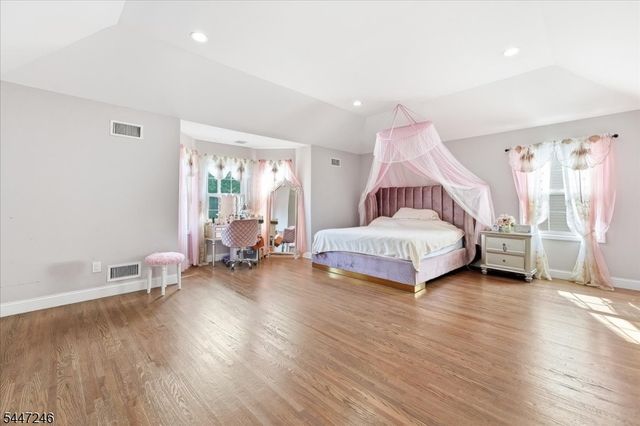 5 Old Bridge Rd, Cedar Grove Twp., NJ 07009