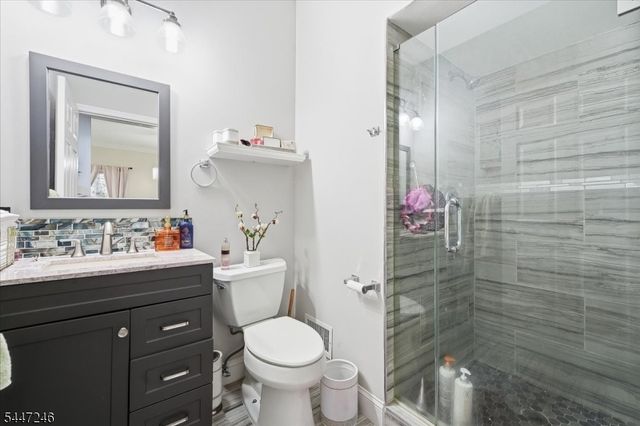 5 Old Bridge Rd, Cedar Grove Twp., NJ 07009