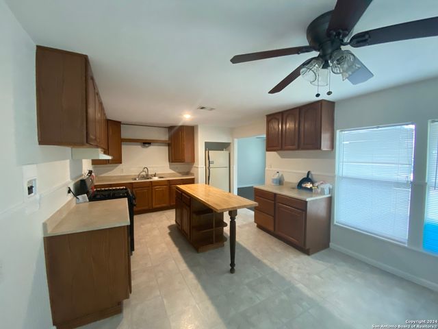209 REDROCK DR, San Antonio, TX 78213
