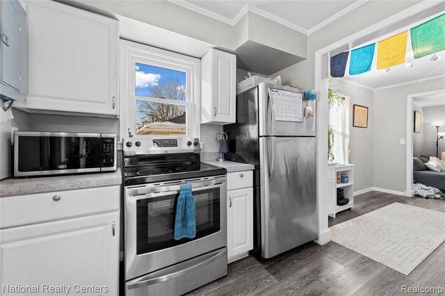 37205 Bendix Street, Wayne, MI 48184