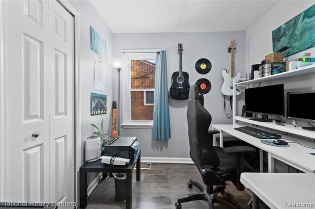 37205 Bendix Street, Wayne, MI 48184