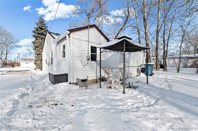 37205 Bendix Street, Wayne, MI 48184