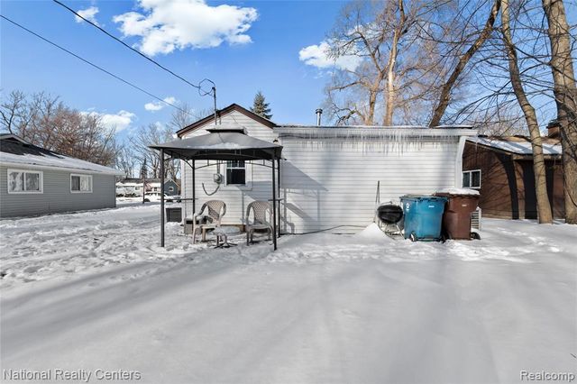 37205 Bendix Street, Wayne, MI 48184