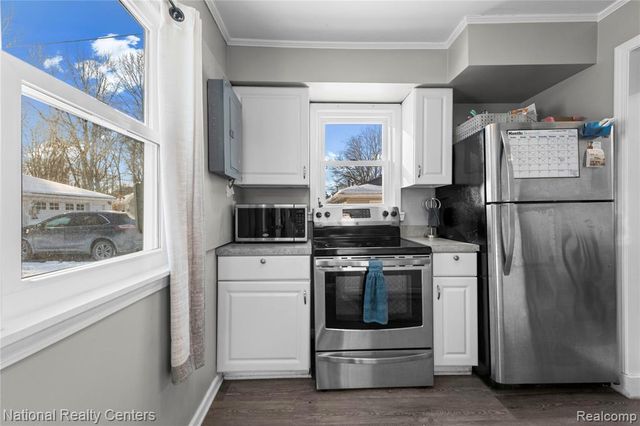 37205 Bendix Street, Wayne, MI 48184