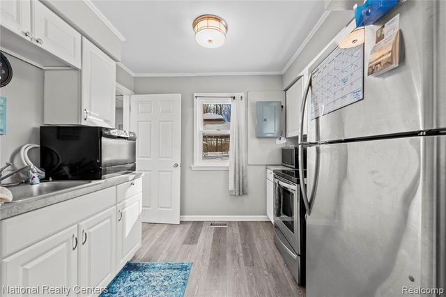 37205 Bendix Street, Wayne, MI 48184