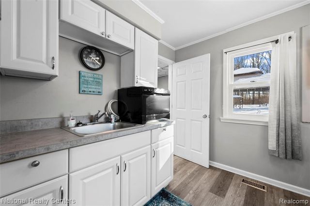 37205 Bendix Street, Wayne, MI 48184