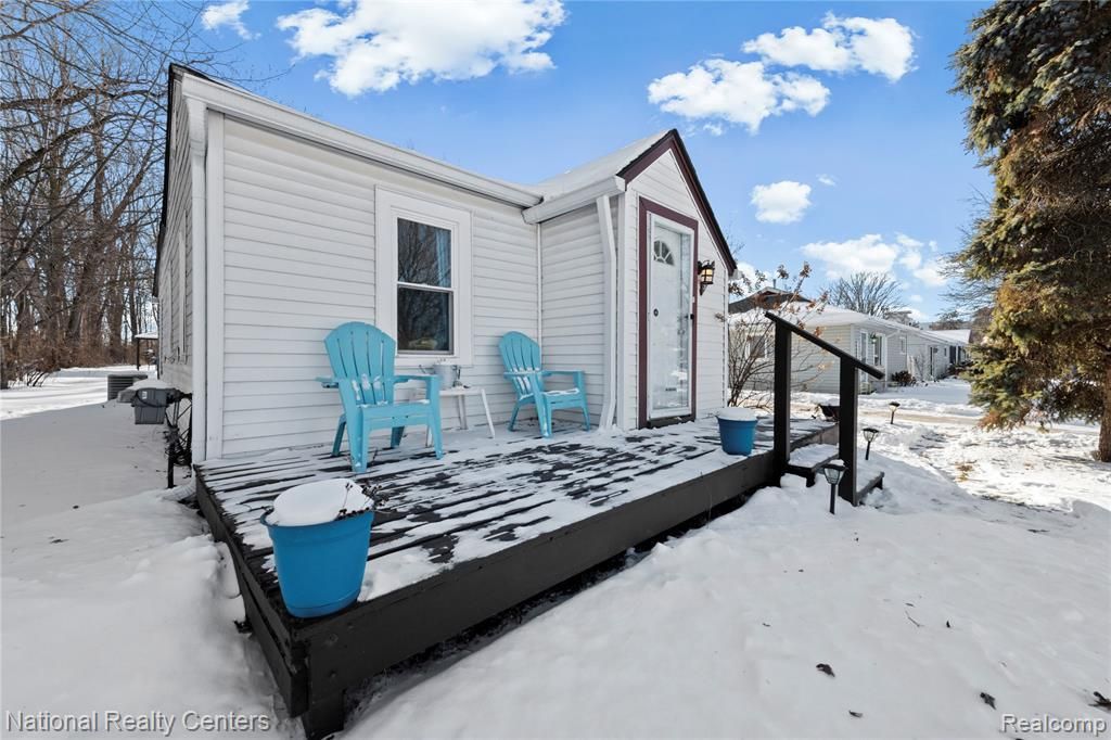 37205 Bendix Street, Wayne, MI 48184