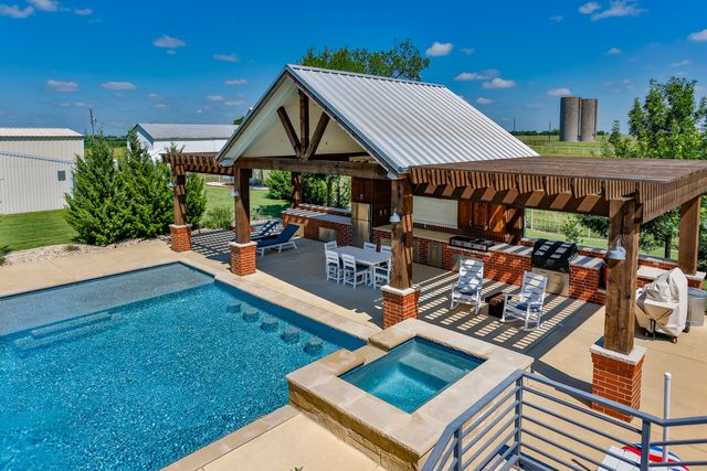 5217 W Fm 922, Valley View, TX 76272