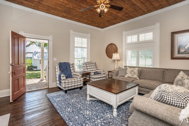 5217 W Fm 922, Valley View, TX 76272