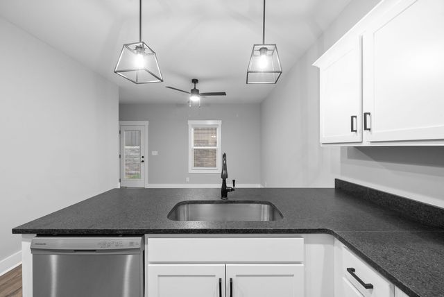 111 Hickory Grove Blvd Apt B2, Clarksville, TN 37040