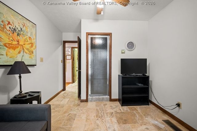 2067 Smith Road, Charleston, WV 25314