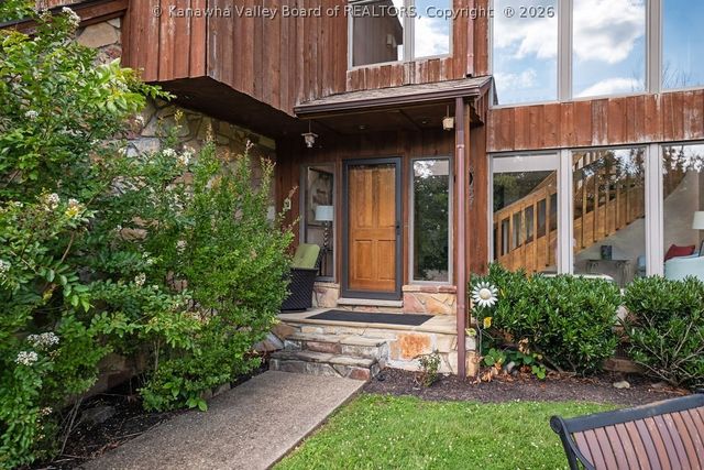 2067 Smith Road, Charleston, WV 25314