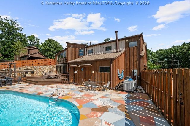 2067 Smith Road, Charleston, WV 25314