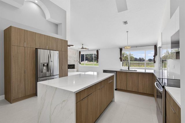 8030 Woodsmuir Drive, Palm Beach Gardens, FL 33412
