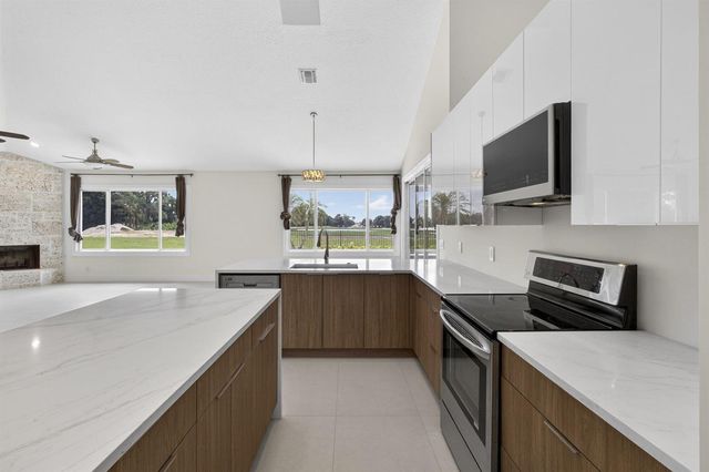 8030 Woodsmuir Drive, Palm Beach Gardens, FL 33412