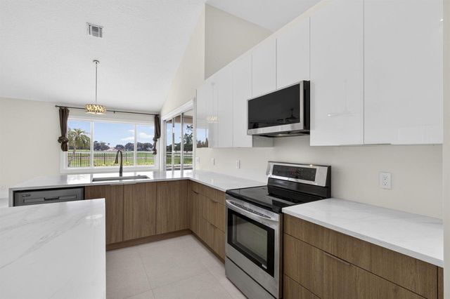 8030 Woodsmuir Drive, Palm Beach Gardens, FL 33412