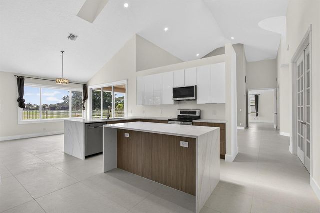 8030 Woodsmuir Drive, Palm Beach Gardens, FL 33412