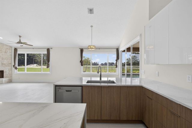 8030 Woodsmuir Drive, Palm Beach Gardens, FL 33412