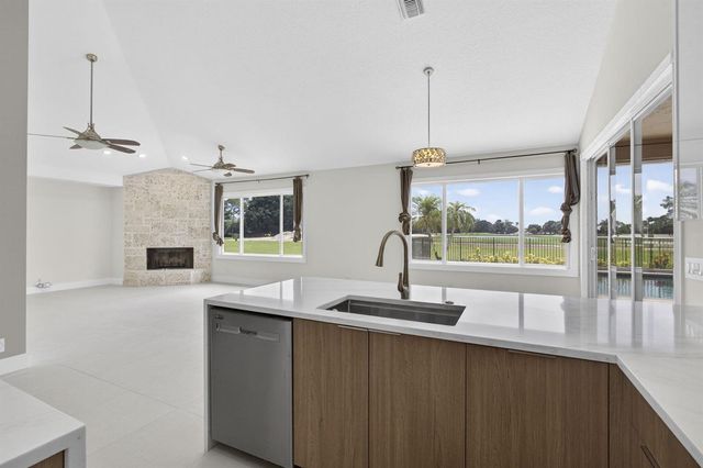 8030 Woodsmuir Drive, Palm Beach Gardens, FL 33412