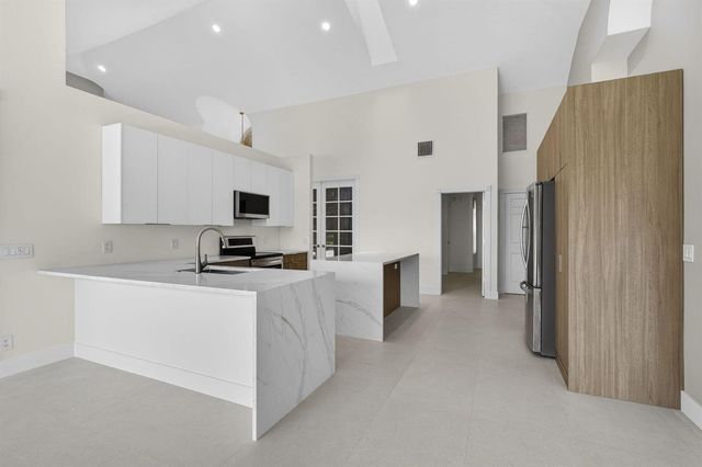 8030 Woodsmuir Drive, Palm Beach Gardens, FL 33412