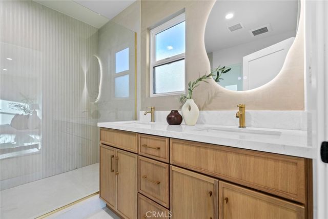 900 E Palm Avenue, Burbank, CA 91501