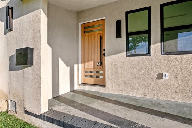 900 E Palm Avenue, Burbank, CA 91501