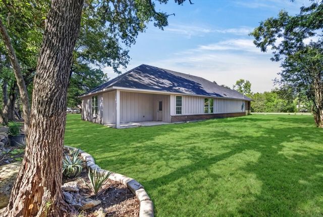 1093 Oak Ridge Drive, Oak Ridge, TX 75160