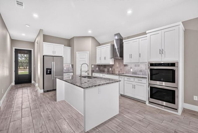 1093 Oak Ridge Drive, Oak Ridge, TX 75160