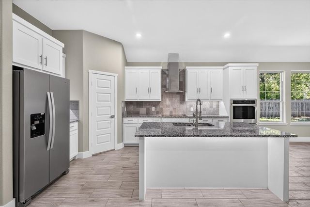 1093 Oak Ridge Drive, Oak Ridge, TX 75160