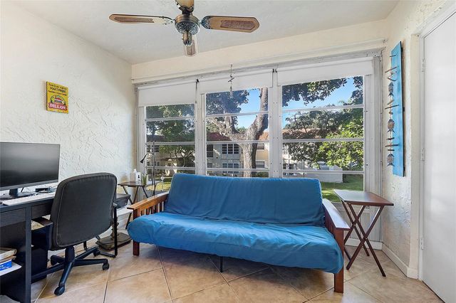 5621 SW 2nd Court 201, Margate, FL 33068